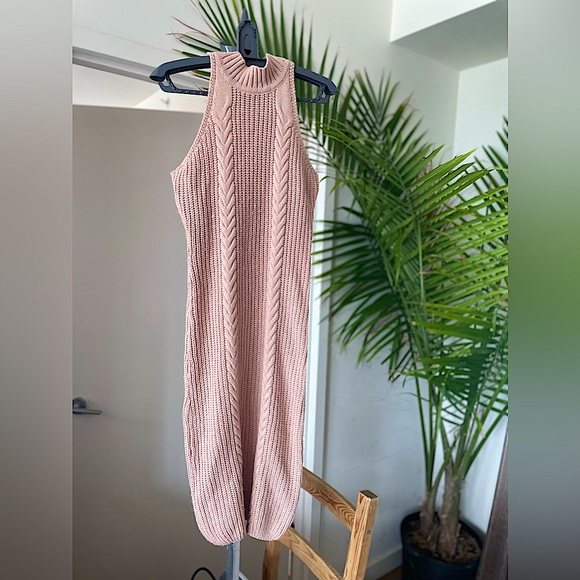 Dresses & Skirts - Women’s Sleeveless Ribbed Knit Midi Dress